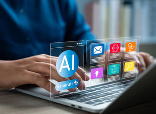 Principiante en criptomonedas que se familiariza con los fundamentos del trading automatizado mediante IA